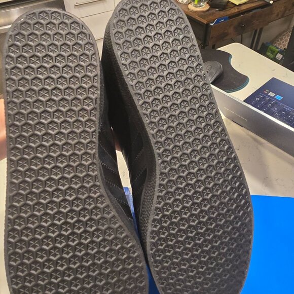 adidas Originals Gazelle Triple Black CQ2809 Men’s US Size 10 Shoes Trainers NEW - Picture 10 of 11